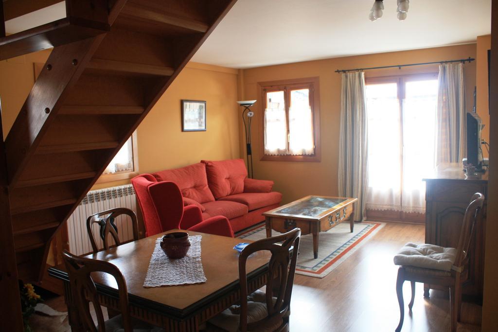 Apartamentos El Rincon De Benas Benasque Zimmer foto