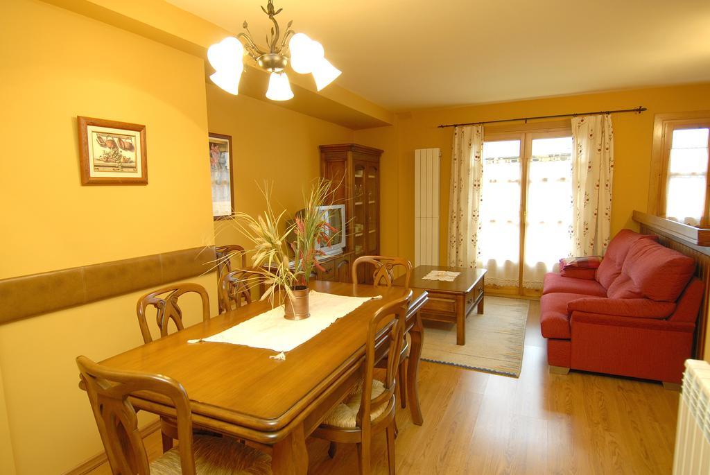 Apartamentos El Rincon De Benas Benasque Zimmer foto